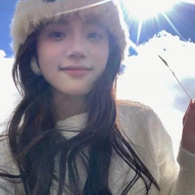 云雾笼罩的山峰
